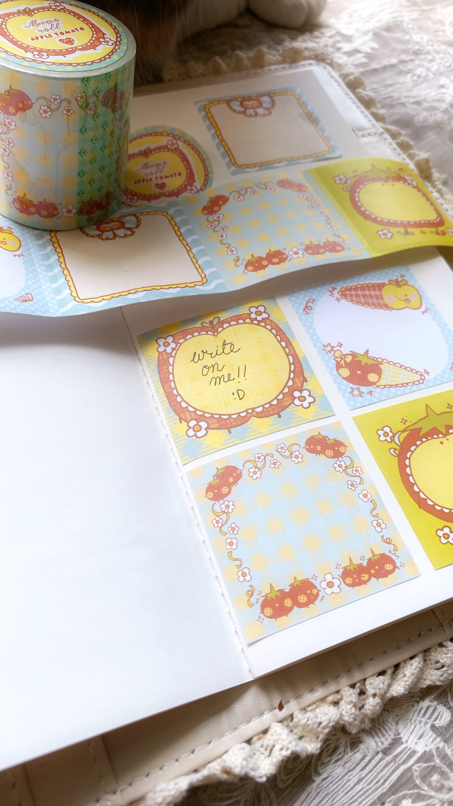 Sticky memo roll